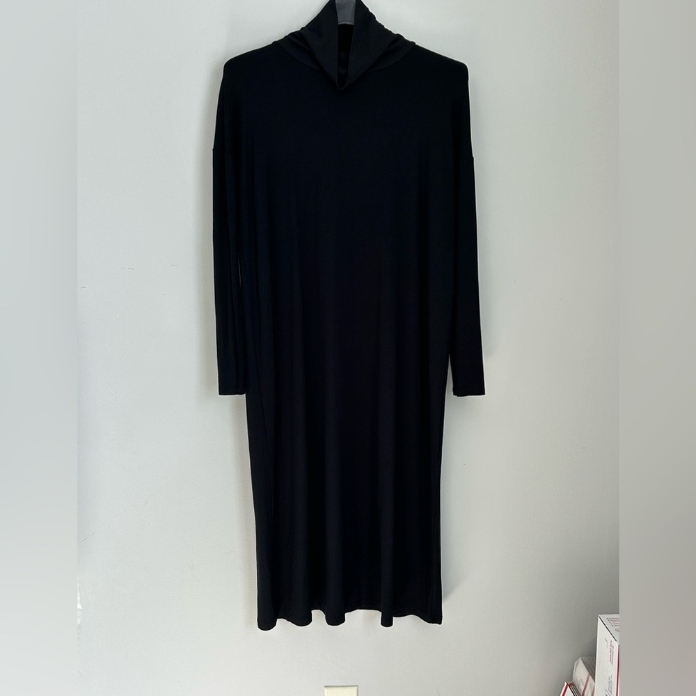 J. Jill Black Knit Shift Dress - Size M
** Dress is bigger. A/P to A/P is 21” **